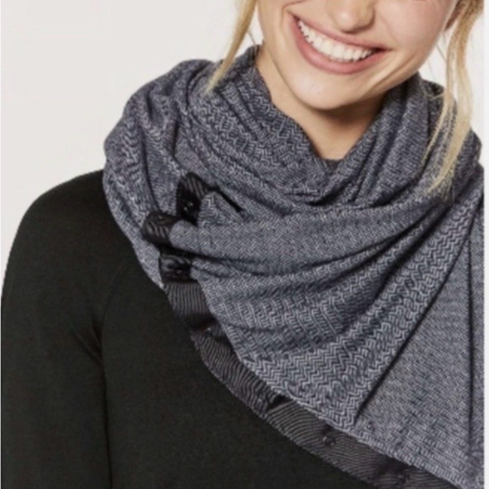 lululemon athletica Heathered Grey Knit Button-Accent Wrap